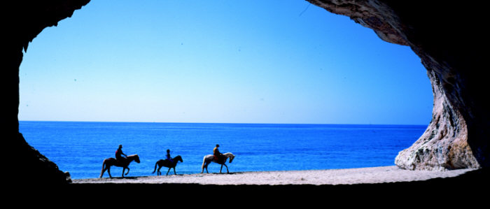 cala luna a cavallo casa sotgia secci