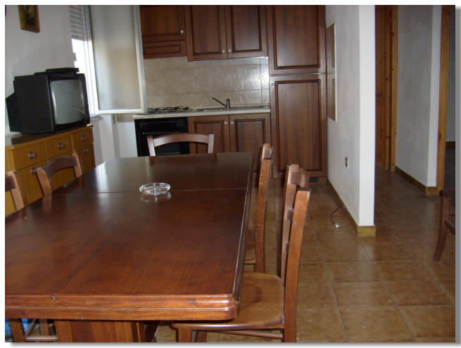 cucina appartamento bianco pianterreno